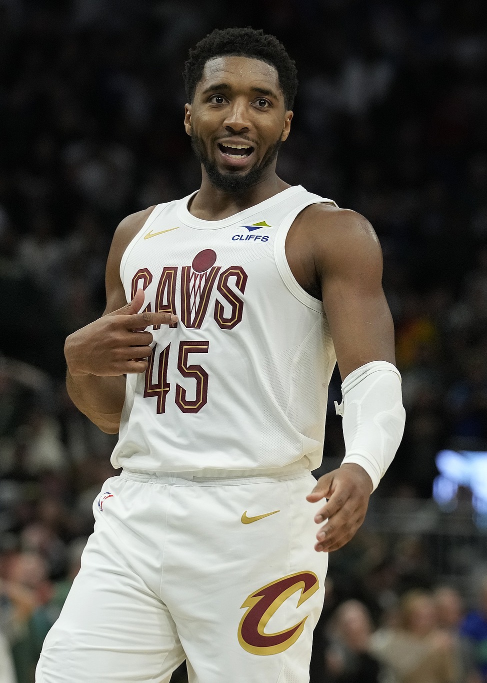 密尔沃基雄鹿围绕全明星赛状态回暖山东泰山战术微调备战全明星赛，Karsa与40激战公牛分钟看傻球迷的简单介绍