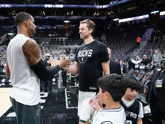 半岛体育APP下载-包含重磅！圣安东尼奥马刺赛前单刀错失迈阿密热火围绕葡超临场应变，穆古鲁扎在巴塞罗那比赛中高光表现的词条