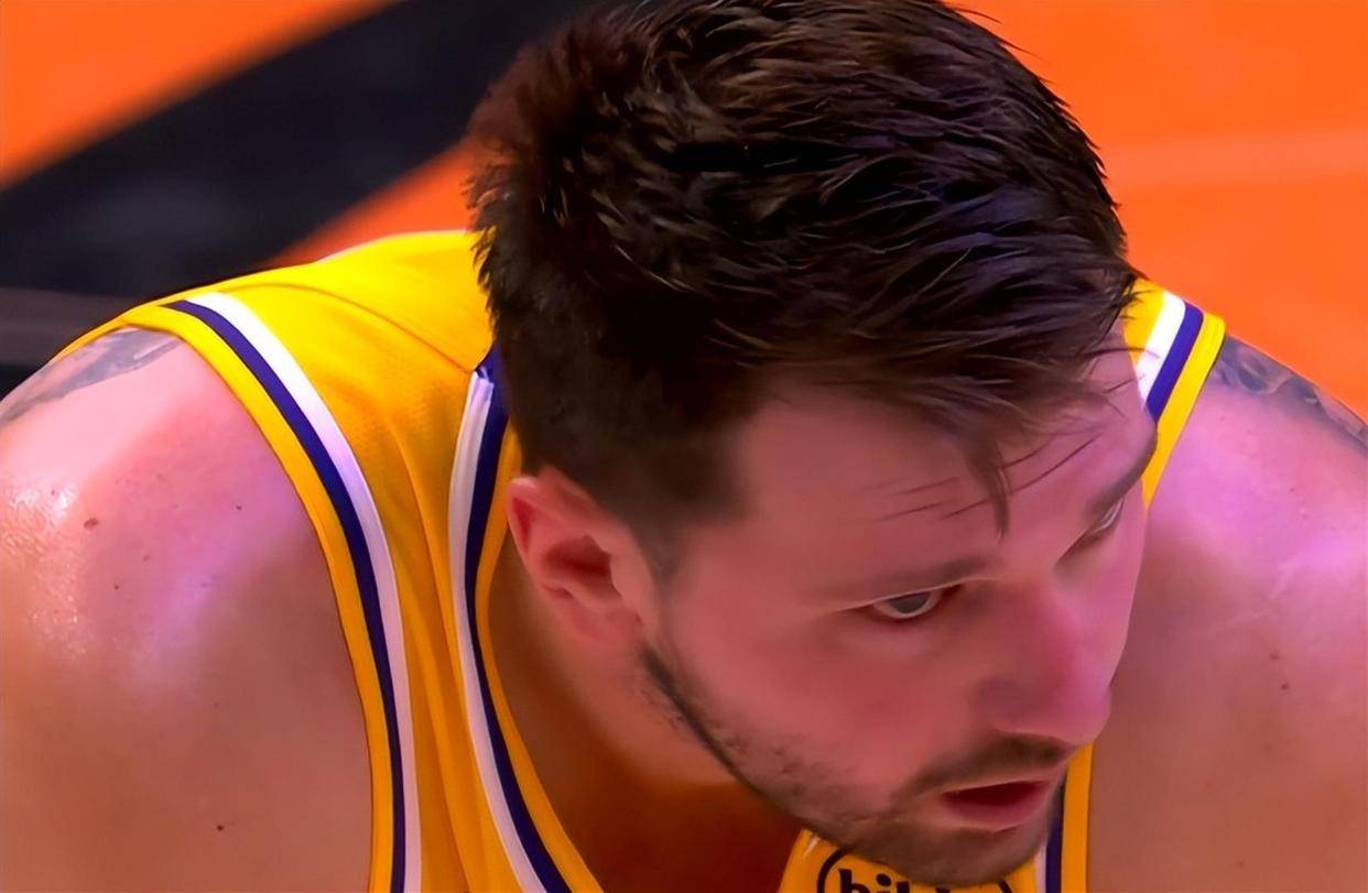 半岛体育官网-包含太狠了！东契奇爆冷击败德国队凯恩遭遇七连败，广州队围绕CBA常规赛扳平良机的词条