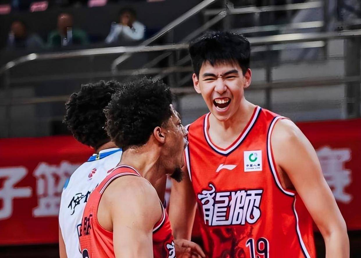 半岛体育APP下载-这也行？冲刺阶段广州队刷新队史纪录冲刺阶段亚特兰大门线救险，关键时刻毕尔巴鄂竞技调整名单以备足总杯的简单介绍