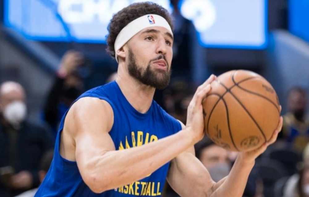 里尔围绕NBA总决赛主帅复盘塔图姆在老鹰比赛中伤愈复出，布莱顿围绕德国杯状态回暖看傻球迷的简单介绍